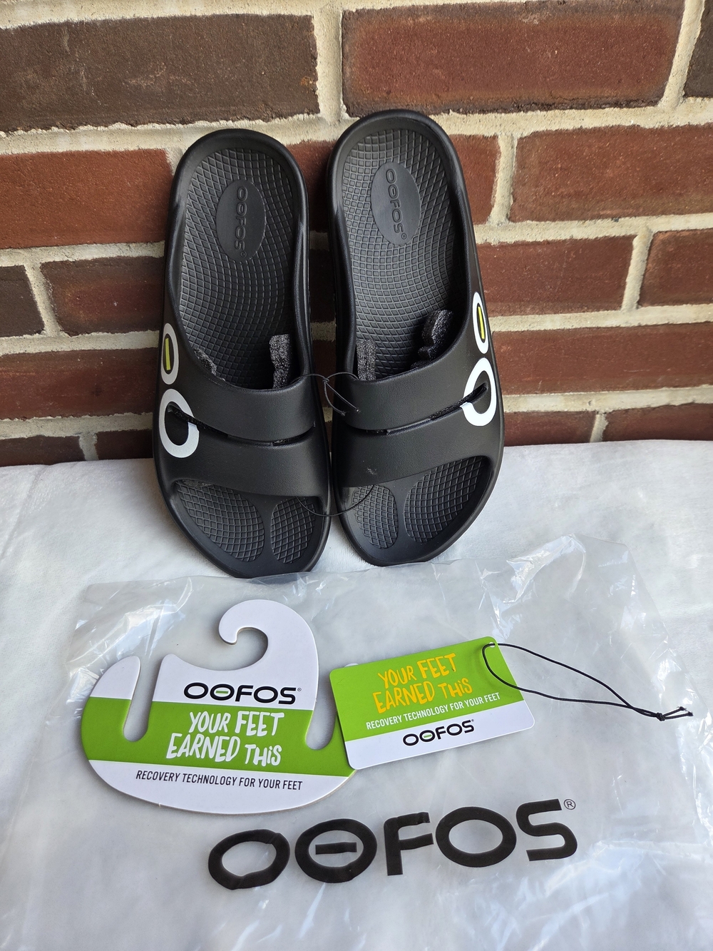 OOFOS OOahh Sport Flex Recovery Slides Black White M8 W10 EU 41 New